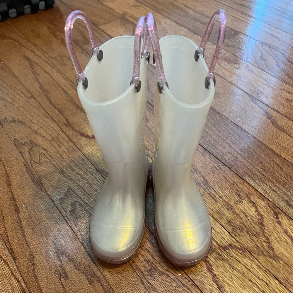 Little kid white/purple light up rain boots